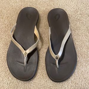 OluKai Honu sandals LIKE NEW